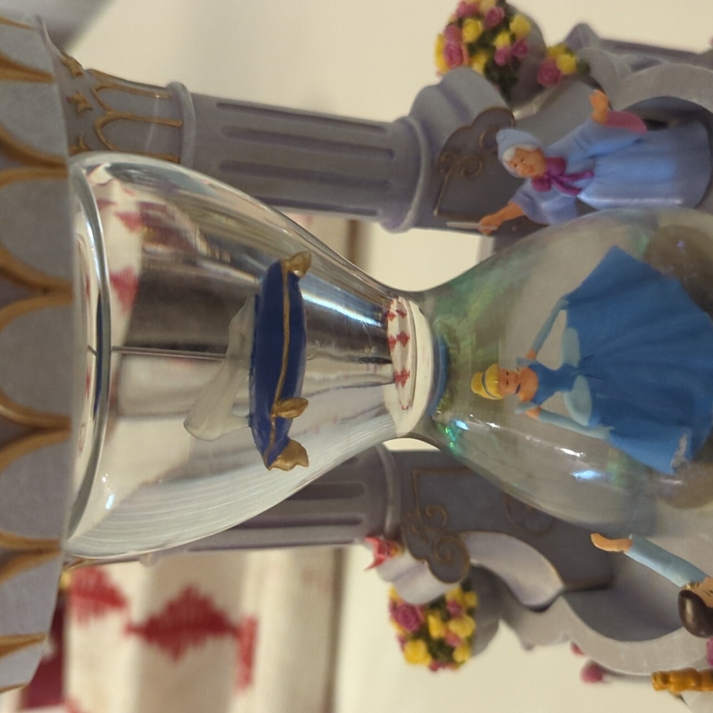 Disney Cinderella Musical Lightup Hour Glass - Picture 5 of 9